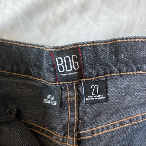 BDG High Rise Mom Jean Shorts Size 27 - Picture 4 of 7
